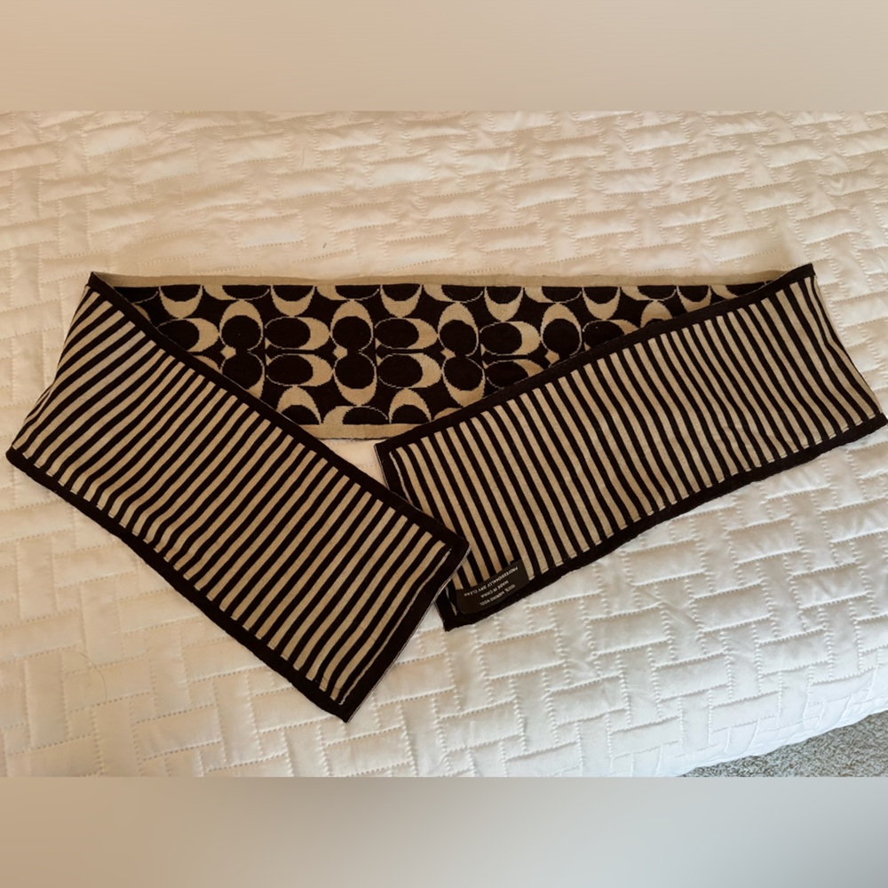 Coach - Like New Scarf - Brown/cream